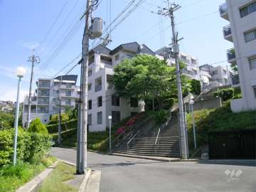 グランドメゾン西宮名塩3番館の外観（南西側から）