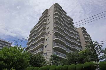 シーアイマンション駒場B号棟の外観（南西側から）