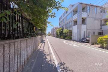 敷地東側の前面道路（北側から