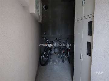 バイク置き場、駐輪場