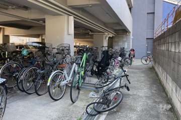 屋内に設けられた駐輪場