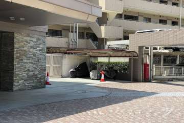 バイク置き場と駐輪場の出入り口