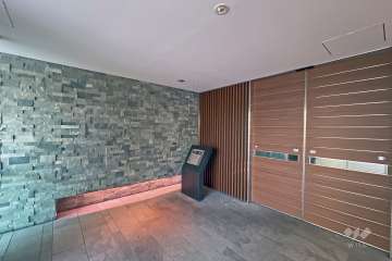 エントランスはオートロック付きです。