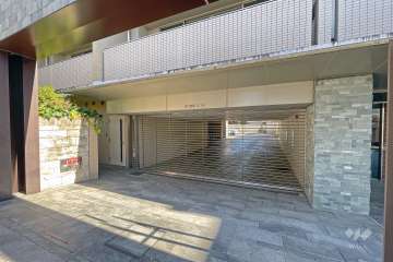 敷地内駐車場（屋外平面式）のリングシャッター式出入り口