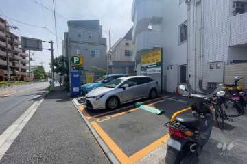 敷地内にコインパーキングがあります。