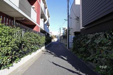 敷地南東側の前面道路