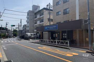 敷地北側の前面道路（西側から）