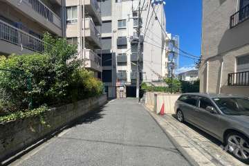 敷地東側の前面道路