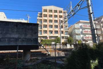 トゥールロワイヤルエルモア尾山台の外観（南側から）　