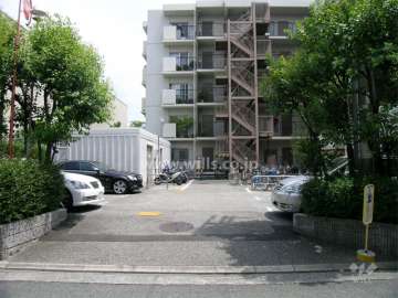 敷地内駐車場と駐輪場