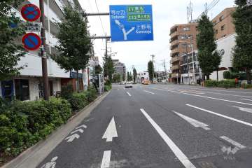 敷地北側の前面道路（東側から）