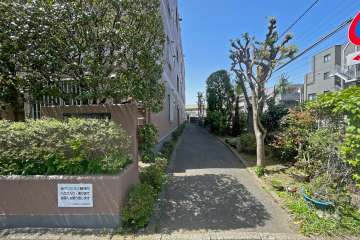 敷地入り口