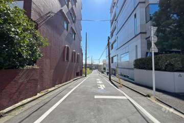 敷地西側の前面道路　