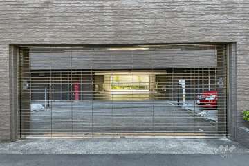 駐車場出入り口（リングシャッター付き）