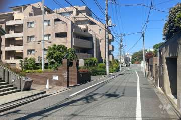敷地北側の前面道路　