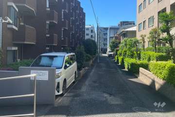 敷地西側の前面道路　