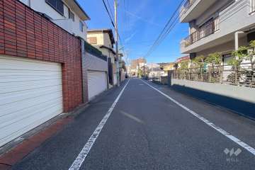 敷地南西側の前面道路（南東側から）