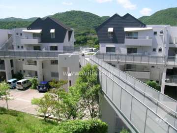 グランドメゾン西宮名塩5番館へ向かう通路。