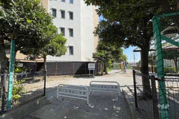 敷地に隣接する等々力六丁目公園