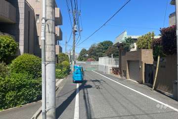 敷地西側前面道路（北側から）