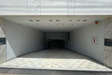 駐車場の出入り口（リングシャッター付き）