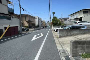 敷地南側の前面道路