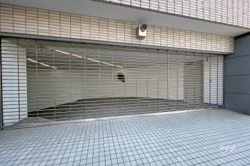 駐車場の出入り口（リングシャッター付き）