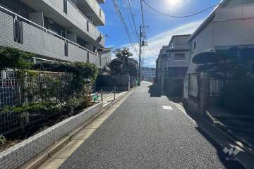敷地西側の前面道路　