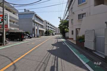 敷地南東側の前面道路（旧甲州街道）