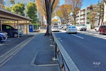 敷地北側の前面道路（甲州街道）