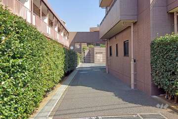 駐車場の出入り口（リングシャッター付き）