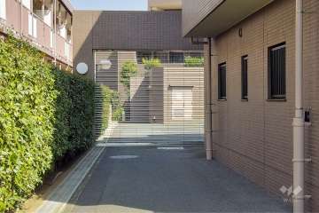 駐車場の出入り口（リングシャッター付き）