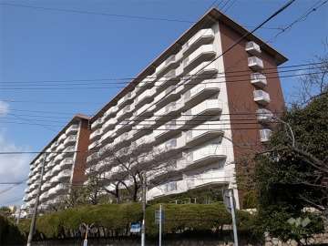 甲子園リバーサイドハイツの外観（南西側から）