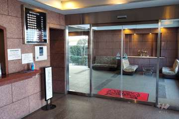 エントランスはオートロック付きです。