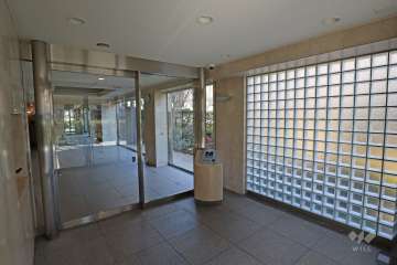 エントランスはオートロック付きです。