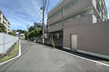 敷地北西側の前面道路