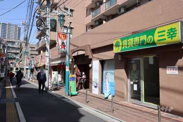 敷地南西側の前面道路（南東側から）