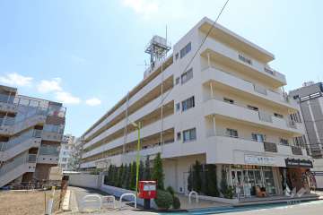 シャルマンコーポ芦花公園の外観(北東側から)