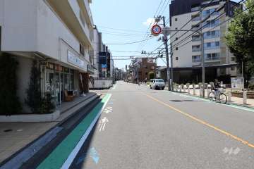 敷地北側の前面道路