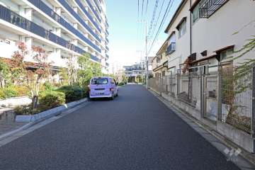 敷地南東側前面道路（南西側から）