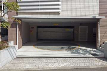 駐車場出入口（ターンテーブル付き）