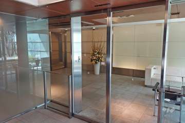 エントランスはオートロック付きです。