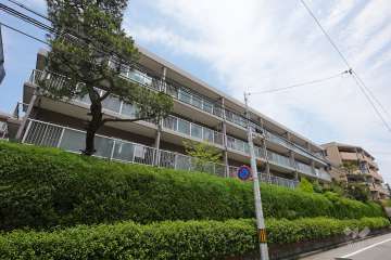 甲子園口ビューハイツ南棟の外観（南西から）