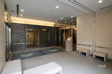 エントランスはオートロック付きです。