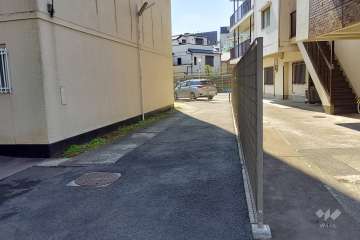 駐車場の出入り口