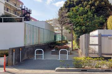 敷地北側の前面道路　