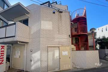 スカイコート千歳烏山第２の外観（北東側から）