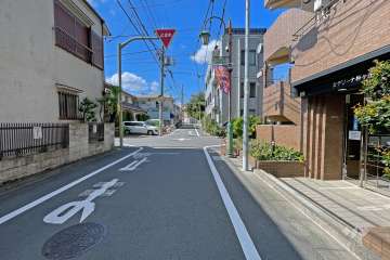 敷地南側の前面道路（東側から）