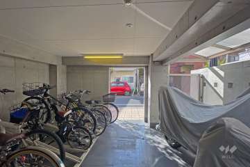 屋内に設けられた駐輪場