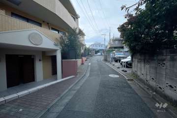 敷地北側の前面道路